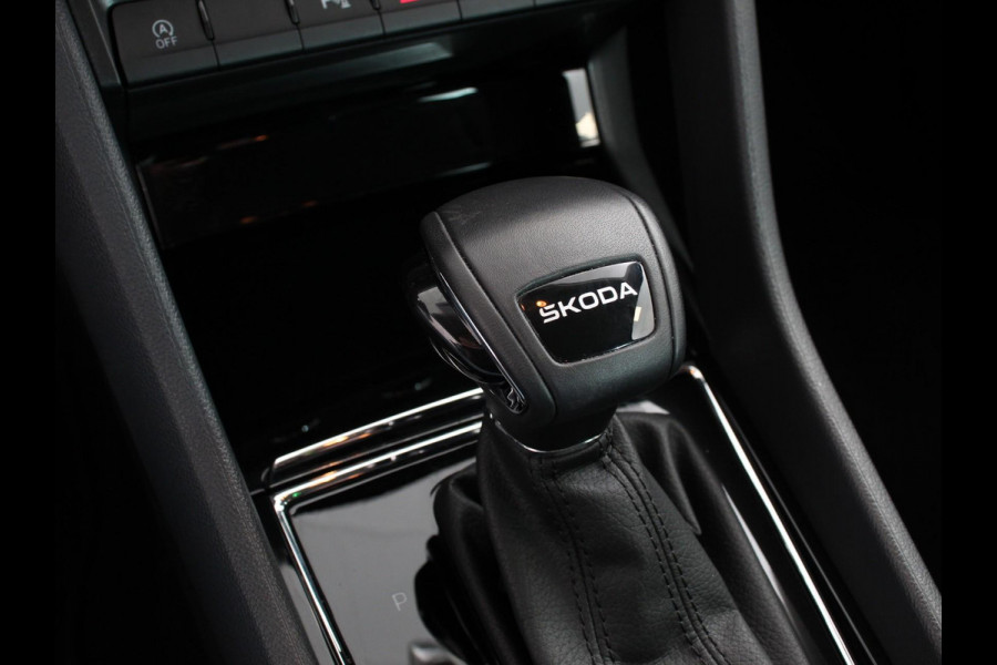 Škoda Karoq 1.5 TSI 150pk DSG ACT Selection Navigatie Apple Carplay/Android Auto Camera Parkeer sensoren Adaptieve Cruise Control Lichtmetalen Velgen Digitale Cockpit