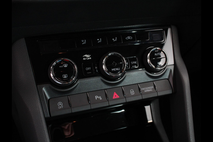 Škoda Karoq 1.5 TSI 150pk DSG ACT Selection Navigatie Apple Carplay/Android Auto Camera Parkeer sensoren Adaptieve Cruise Control Lichtmetalen Velgen Digitale Cockpit