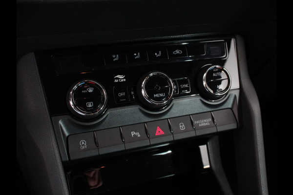 Škoda Karoq 1.5 TSI 150pk DSG ACT Selection Navigatie Apple Carplay/Android Auto Camera Parkeer sensoren Adaptieve Cruise Control Lichtmetalen Velgen Digitale Cockpit