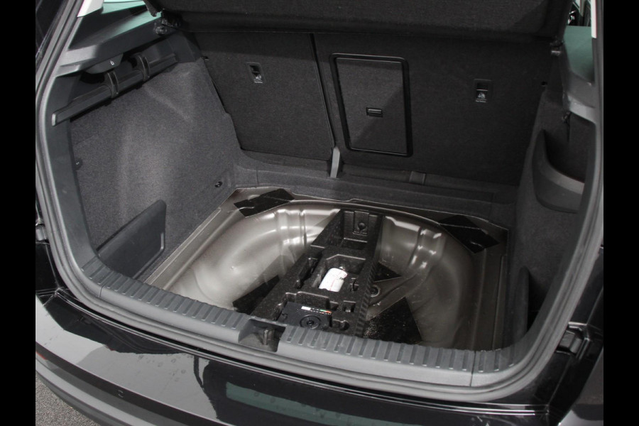 Škoda Karoq 1.5 TSI 150pk DSG ACT Selection Navigatie Apple Carplay/Android Auto Camera Parkeer sensoren Adaptieve Cruise Control Lichtmetalen Velgen Digitale Cockpit