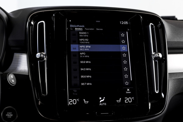 Volvo XC40 1.5 T4 Recharge Plus Bright | Dig. Cockpit | Cruise | Stoel-+Stuurverw. | PDC | Camera | NAV + App. Connect | ECC | Elek. Klep | LM 18" |