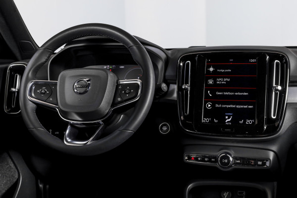 Volvo XC40 1.5 T4 Recharge Plus Bright | Dig. Cockpit | Cruise | Stoel-+Stuurverw. | PDC | Camera | NAV + App. Connect | ECC | Elek. Klep | LM 18" |
