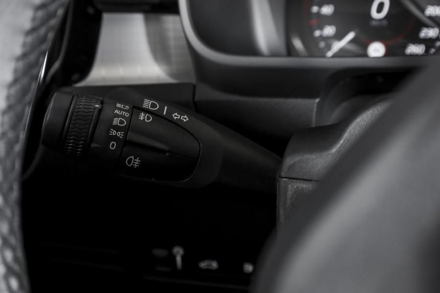 Volvo XC40 1.5 T4 Recharge Plus Bright | Dig. Cockpit | Cruise | Stoel-+Stuurverw. | PDC | Camera | NAV + App. Connect | ECC | Elek. Klep | LM 18" |