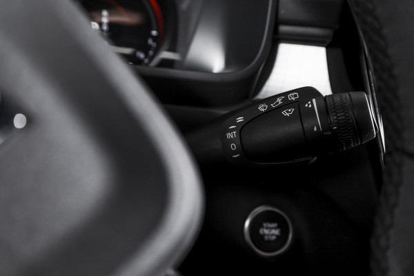 Volvo XC40 1.5 T4 Recharge Plus Bright | Dig. Cockpit | Cruise | Stoel-+Stuurverw. | PDC | Camera | NAV + App. Connect | ECC | Elek. Klep | LM 18" |