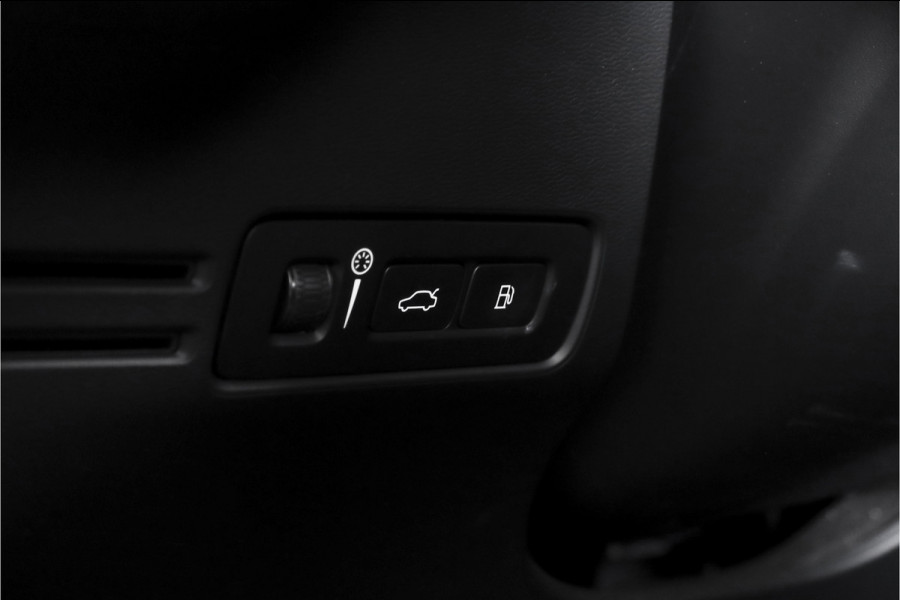 Volvo XC40 1.5 T4 Recharge Plus Bright | Dig. Cockpit | Cruise | Stoel-+Stuurverw. | PDC | Camera | NAV + App. Connect | ECC | Elek. Klep | LM 18" |