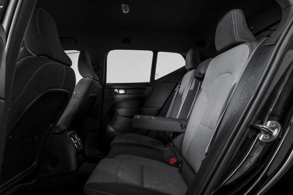 Volvo XC40 1.5 T4 Recharge Plus Bright | Dig. Cockpit | Cruise | Stoel-+Stuurverw. | PDC | Camera | NAV + App. Connect | ECC | Elek. Klep | LM 18" |