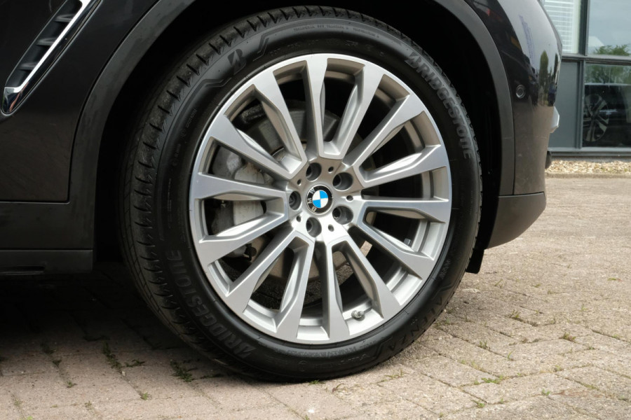 BMW X3 xDrive30e High Executive 292 PK | Sportstoelen | Adaptive cruise control | Keyless | Elektrische achterklep | Stoelverwarming | Camera | Head up Display | 20 inch