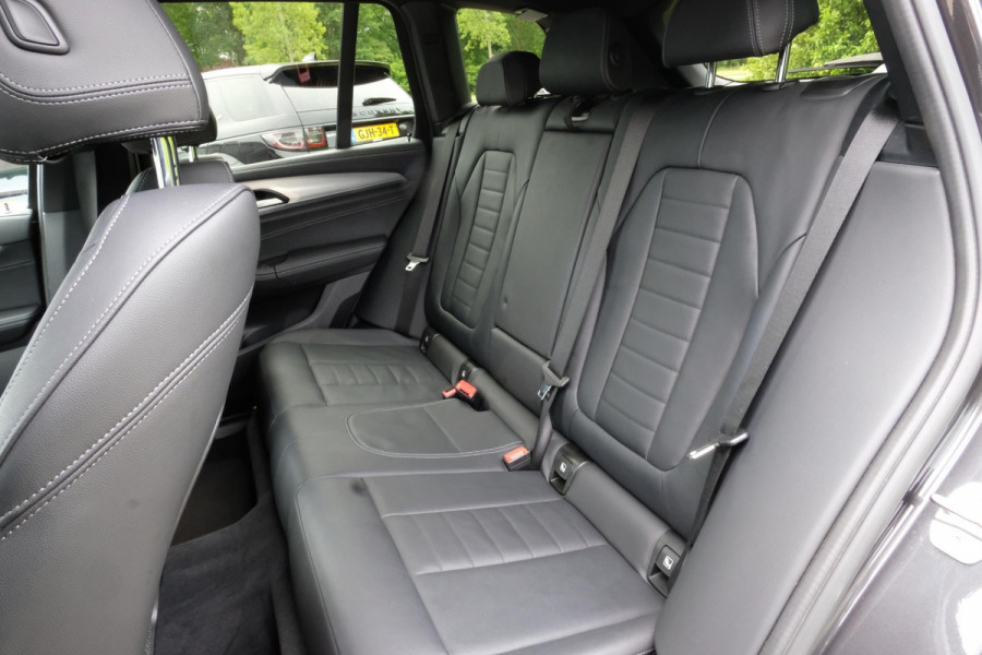 BMW X3 xDrive30e High Executive 292 PK | Sportstoelen | Adaptive cruise control | Keyless | Elektrische achterklep | Stoelverwarming | Camera | Head up Display | 20 inch