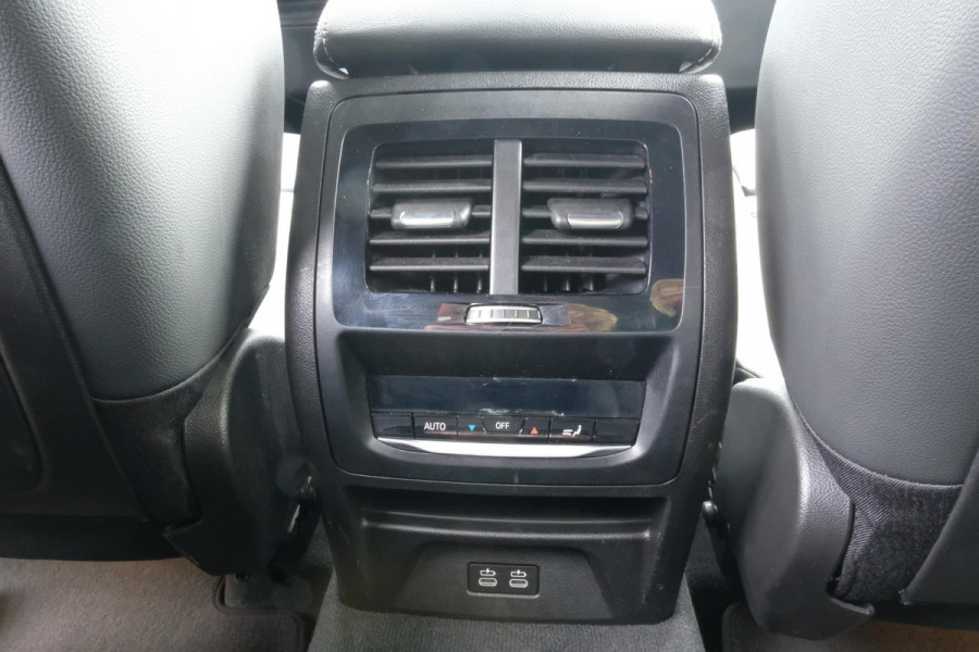 BMW X3 xDrive30e High Executive 292 PK | Sportstoelen | Adaptive cruise control | Keyless | Elektrische achterklep | Stoelverwarming | Camera | Head up Display | 20 inch