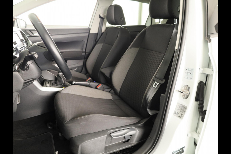 Volkswagen Polo 1.0 TSI Life 95 pk | Navigatie via App | Panoramadak | 17" LM velgen | Parkeersensoren | Adaptieve cruise control | LED koplampen | Stoelverwarming |
