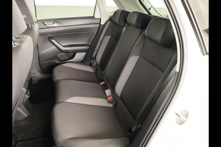 Volkswagen Polo 1.0 TSI Life 95 pk | Navigatie via App | Panoramadak | 17" LM velgen | Parkeersensoren | Adaptieve cruise control | LED koplampen | Stoelverwarming |