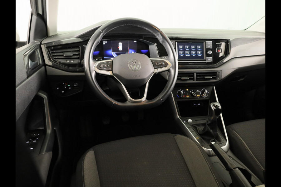 Volkswagen Polo 1.0 TSI Life 95 pk | Navigatie via App | Panoramadak | 17" LM velgen | Parkeersensoren | Adaptieve cruise control | LED koplampen | Stoelverwarming |