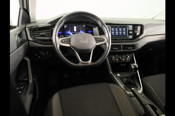 Volkswagen Polo 1.0 TSI Life 95 pk | Navigatie via App | Panoramadak | 17" LM velgen | Parkeersensoren | Adaptieve cruise control | LED koplampen | Stoelverwarming |