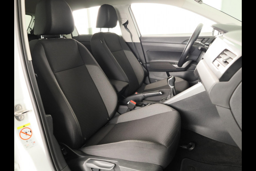 Volkswagen Polo 1.0 TSI Life 95 pk | Navigatie via App | Panoramadak | 17" LM velgen | Parkeersensoren | Adaptieve cruise control | LED koplampen | Stoelverwarming |