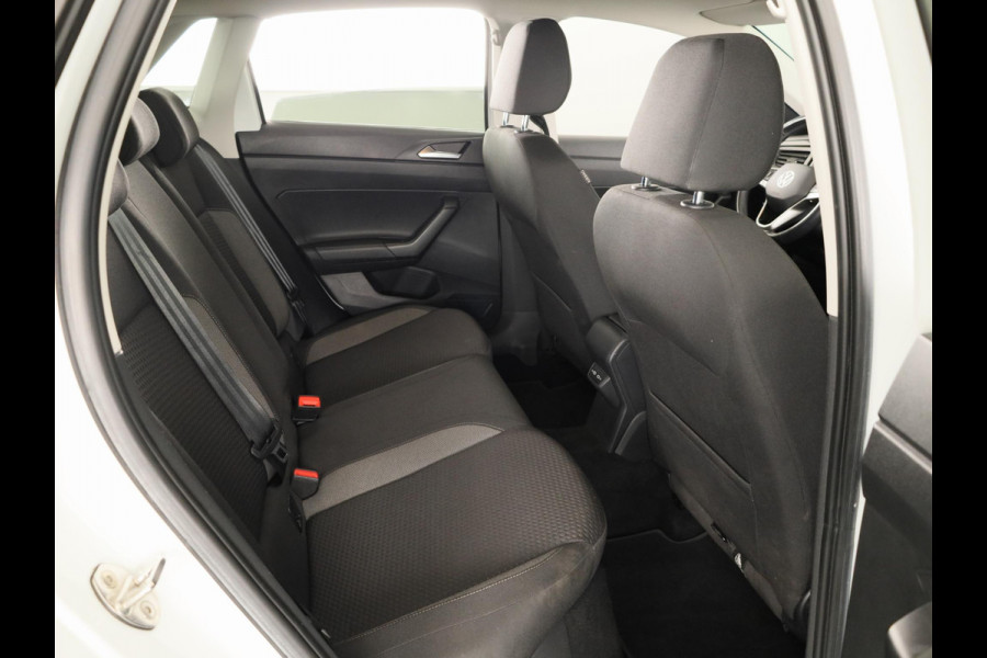 Volkswagen Polo 1.0 TSI Life 95 pk | Navigatie via App | Panoramadak | 17" LM velgen | Parkeersensoren | Adaptieve cruise control | LED koplampen | Stoelverwarming |