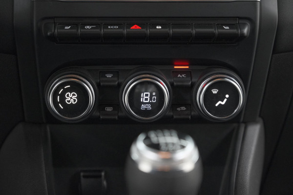 Renault Captur TCe 90 Zen | Trekhaak | Parkeersensoren | Navigatie | Stoelverwarming