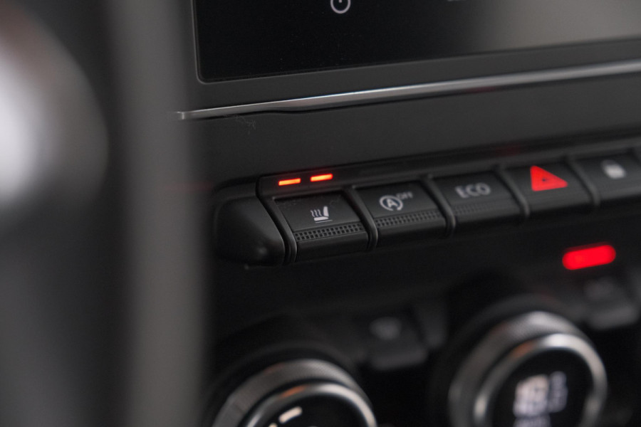Renault Captur TCe 90 Zen | Trekhaak | Parkeersensoren | Navigatie | Stoelverwarming