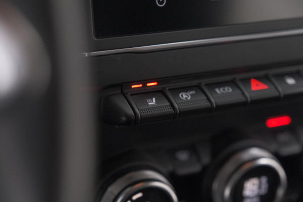 Renault Captur TCe 90 Zen | Trekhaak | Parkeersensoren | Navigatie | Stoelverwarming