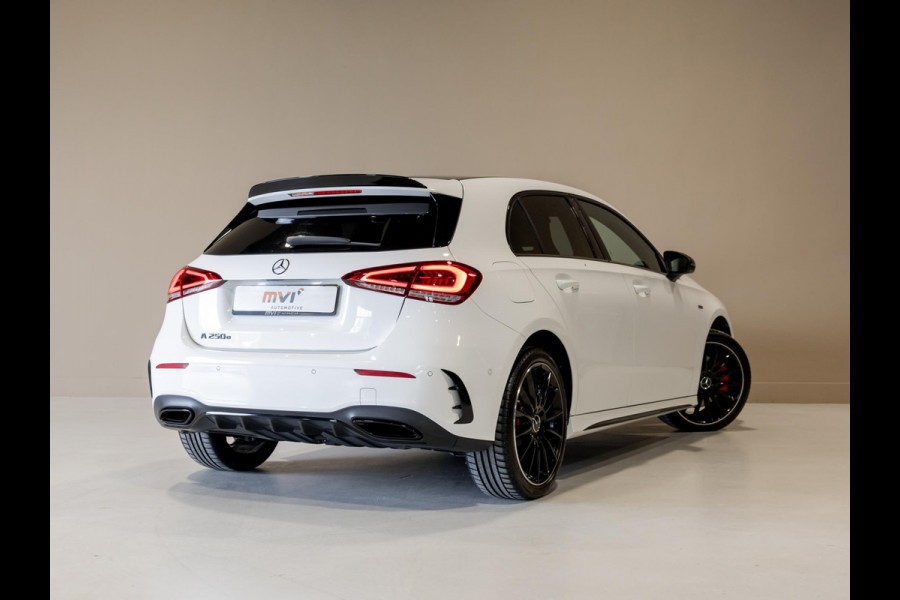 Mercedes-Benz A-Klasse 250 e Business Solution AMG Limited / 218pk / Sfeerverlichting / Stoelverwarming /