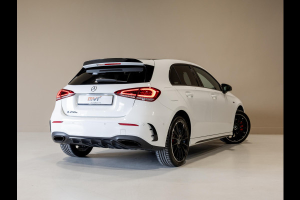 Mercedes-Benz A-Klasse 250 e Business Solution AMG Limited / 218pk / Sfeerverlichting / Stoelverwarming /