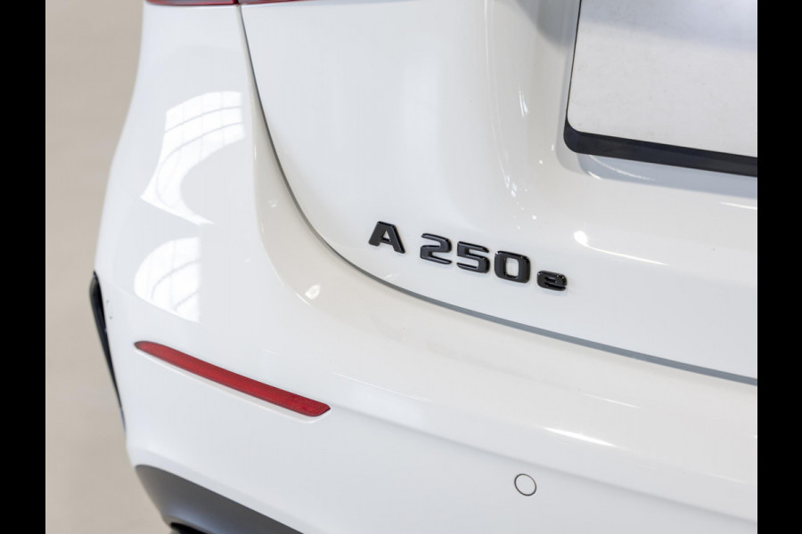 Mercedes-Benz A-Klasse 250 e Business Solution AMG Limited / 218pk / Sfeerverlichting / Stoelverwarming /