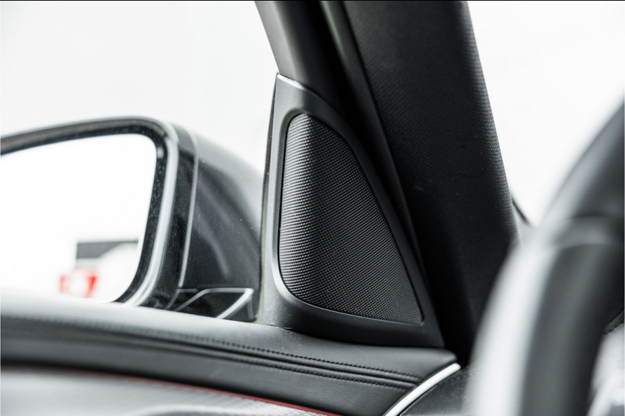 BMW 5 Serie Touring 520i High Executive M-Sport Leder dashboard / Pano / Individual / Camera / 19inch