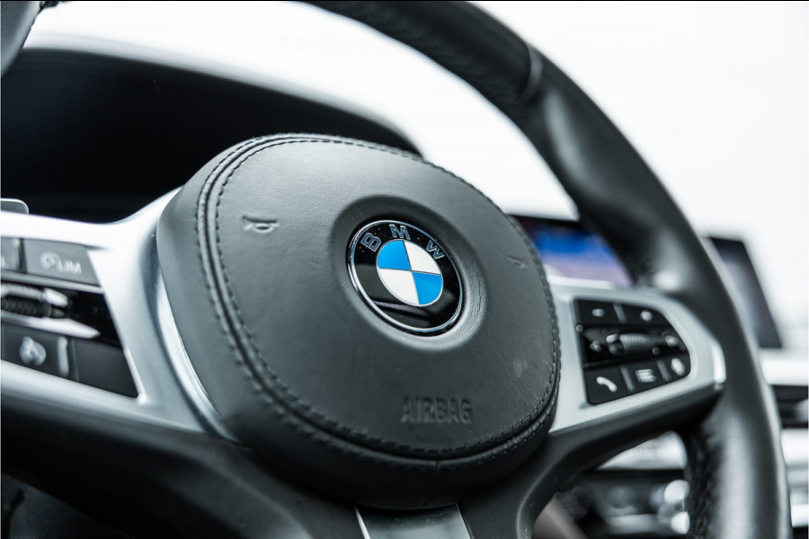 BMW 5 Serie Touring 520i High Executive M-Sport Leder dashboard / Pano / Individual / Camera / 19inch