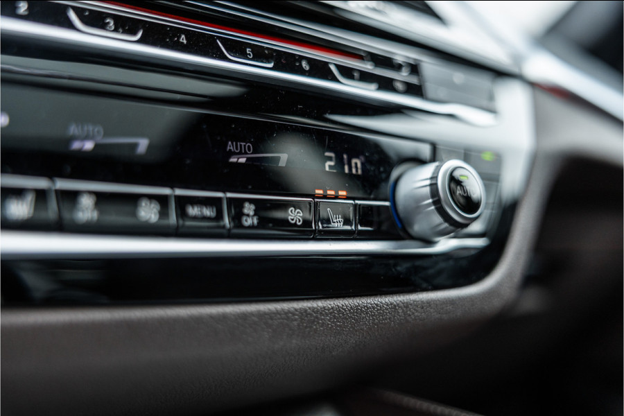 BMW 5 Serie Touring 520i High Executive M-Sport Leder dashboard / Pano / Individual / Camera / 19inch