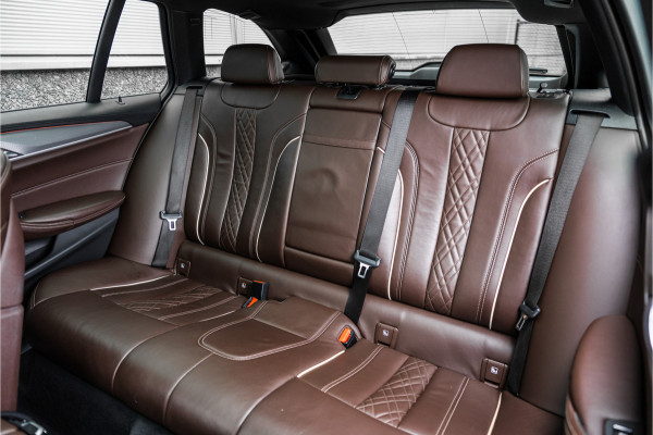 BMW 5 Serie Touring 520i High Executive M-Sport Leder dashboard / Pano / Individual / Camera / 19inch