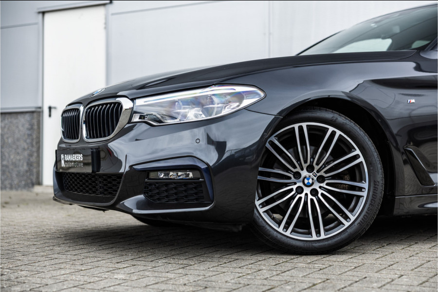 BMW 5 Serie Touring 520i High Executive M-Sport Leder dashboard / Pano / Individual / Camera / 19inch