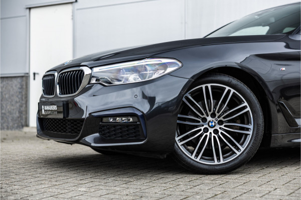 BMW 5 Serie Touring 520i High Executive M-Sport Leder dashboard / Pano / Individual / Camera / 19inch
