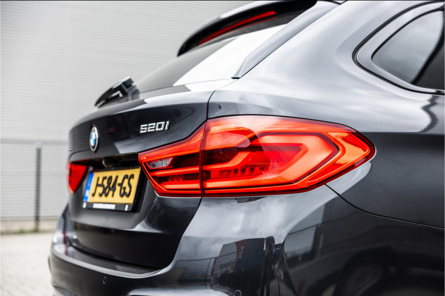 BMW 5 Serie Touring 520i High Executive M-Sport Leder dashboard / Pano / Individual / Camera / 19inch