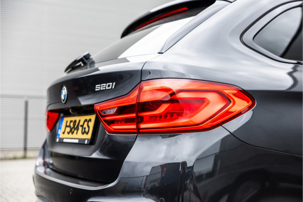 BMW 5 Serie Touring 520i High Executive M-Sport Leder dashboard / Pano / Individual / Camera / 19inch