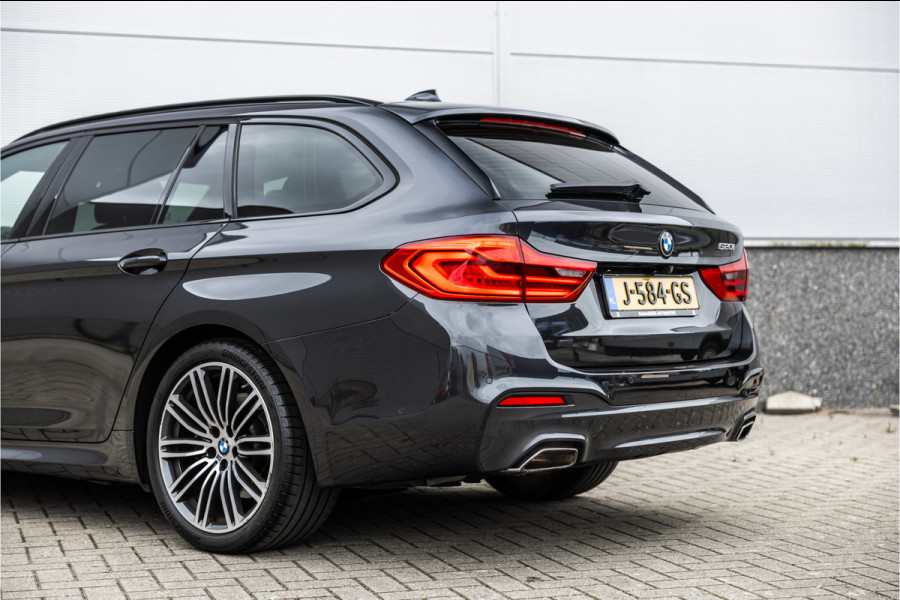 BMW 5 Serie Touring 520i High Executive M-Sport Leder dashboard / Pano / Individual / Camera / 19inch