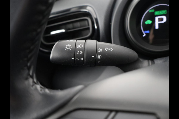 Toyota Yaris 1.5 HYBRID DYNAMIC SILVERLINE GARANTIE TOT 9-2031 CARPLAY NAVIGATIE .CAMERA. ADAPTIEVE CRUISE CONTROL . APPLE CARPLAY & ANDRIOD AUTO .