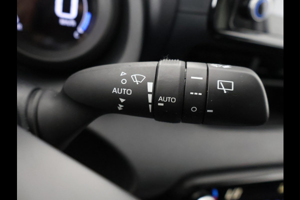 Toyota Yaris 1.5 HYBRID DYNAMIC SILVERLINE GARANTIE TOT 9-2031 CARPLAY NAVIGATIE .CAMERA. ADAPTIEVE CRUISE CONTROL . APPLE CARPLAY & ANDRIOD AUTO .