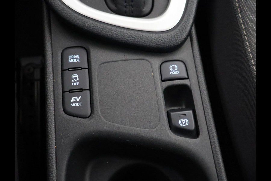 Toyota Yaris 1.5 HYBRID DYNAMIC SILVERLINE GARANTIE TOT 9-2031 CARPLAY NAVIGATIE .CAMERA. ADAPTIEVE CRUISE CONTROL . APPLE CARPLAY & ANDRIOD AUTO .