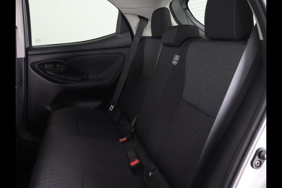 Toyota Yaris 1.5 HYBRID DYNAMIC SILVERLINE GARANTIE TOT 9-2031 CARPLAY NAVIGATIE .CAMERA. ADAPTIEVE CRUISE CONTROL . APPLE CARPLAY & ANDRIOD AUTO .