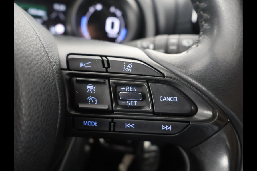 Toyota Yaris 1.5 HYBRID DYNAMIC SILVERLINE GARANTIE TOT 9-2031 CARPLAY NAVIGATIE .CAMERA. ADAPTIEVE CRUISE CONTROL . APPLE CARPLAY & ANDRIOD AUTO .