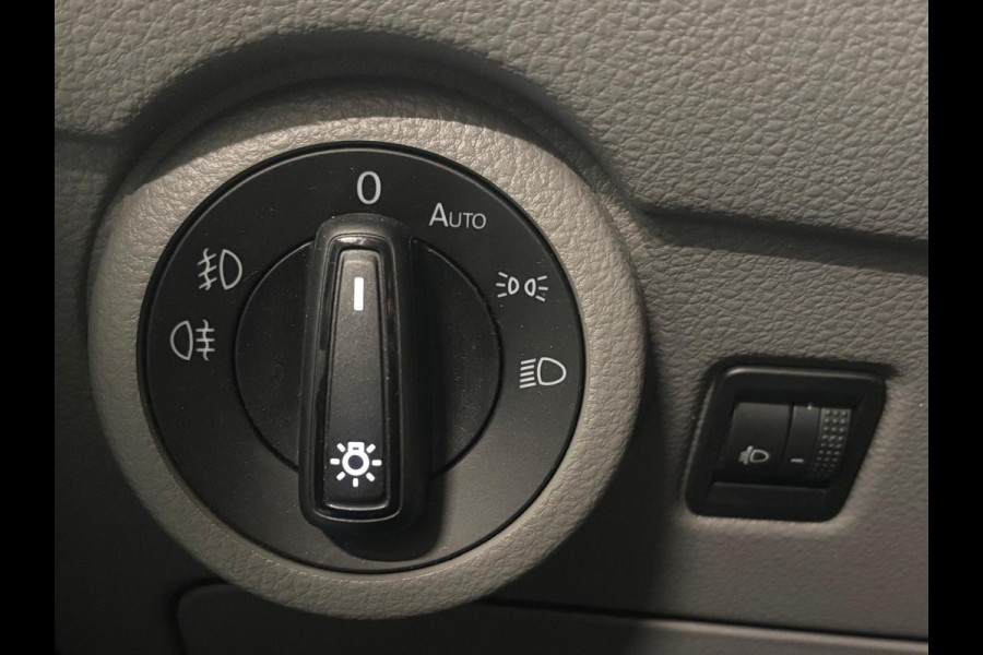 Volkswagen Transporter 2.0 TDI L2H1 28 Dubbele Cabine Highline Automaat Cruise Control Airco Navigatie Parkeersensoren Camera
