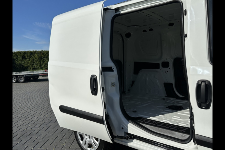 Fiat Doblò Cargo 1.3 MJ E6 / L1H1 / UNIEK !! / ** 9.441 KM NAP ** / 1e EIGENAAR / AIRCO / SCHUIFDEUR / NIEUWSTAAT !!