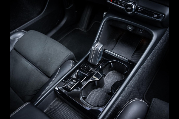 Volvo XC40 1.5 T4 Recharge R-Design - Thunder Grey l 20'' l BTW l Trekhaak