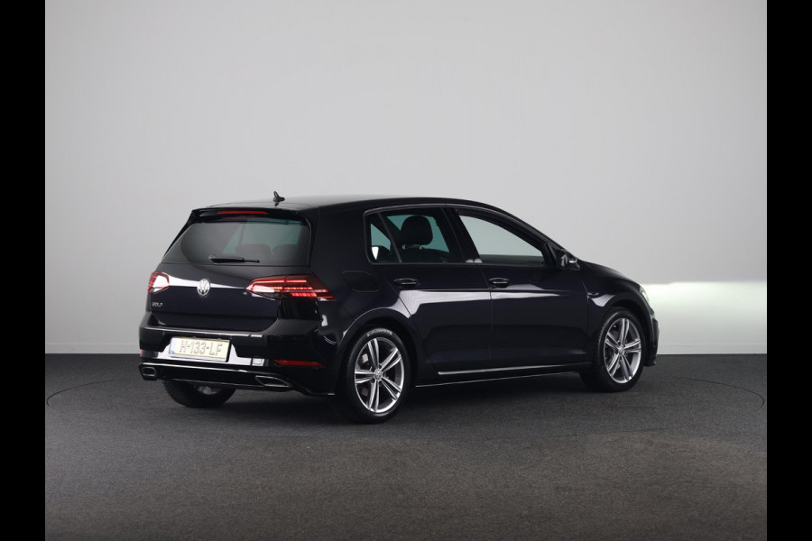 Volkswagen Golf 1.5 TSI Highline Business R 150 PK | Automaat (DSG) | Navigatie | Camera | Digitaal dashboard