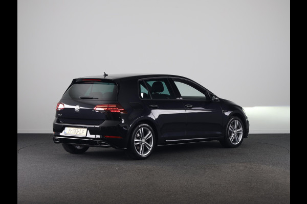 Volkswagen Golf 1.5 TSI Highline Business R 150 PK | Automaat (DSG) | Navigatie | Camera | Digitaal dashboard