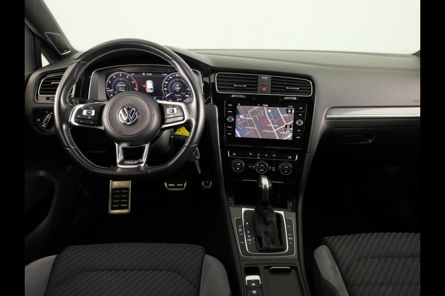 Volkswagen Golf 1.5 TSI Highline Business R 150 PK | Automaat (DSG) | Navigatie | Camera | Digitaal dashboard