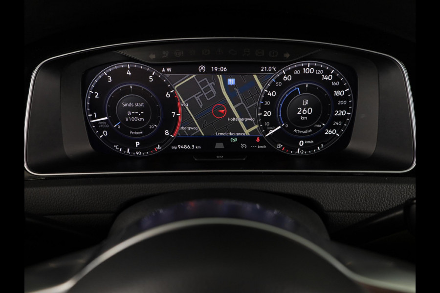 Volkswagen Golf 1.5 TSI Highline Business R 150 PK | Automaat (DSG) | Navigatie | Camera | Digitaal dashboard