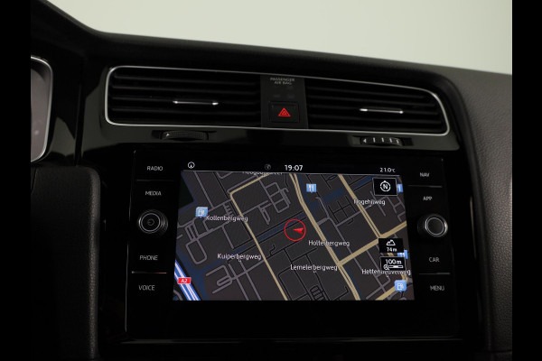 Volkswagen Golf 1.5 TSI Highline Business R 150 PK | Automaat (DSG) | Navigatie | Camera | Digitaal dashboard