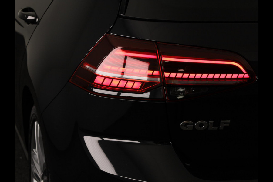 Volkswagen Golf 1.5 TSI Highline Business R 150 PK | Automaat (DSG) | Navigatie | Camera | Digitaal dashboard