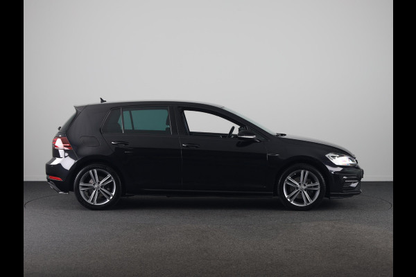 Volkswagen Golf 1.5 TSI Highline Business R 150 PK | Automaat (DSG) | Navigatie | Camera | Digitaal dashboard