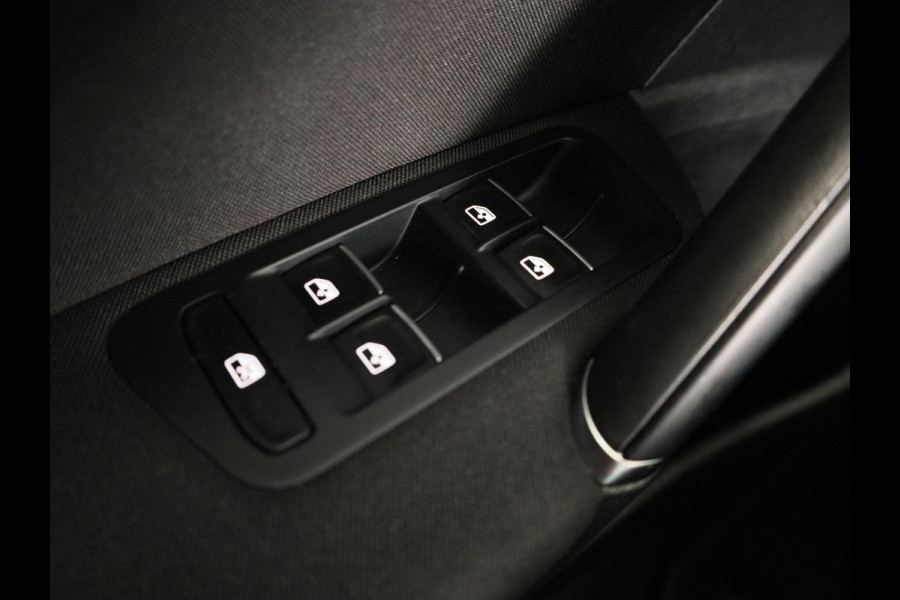 Volkswagen Golf 1.5 TSI Highline Business R 150 PK | Automaat (DSG) | Navigatie | Camera | Digitaal dashboard